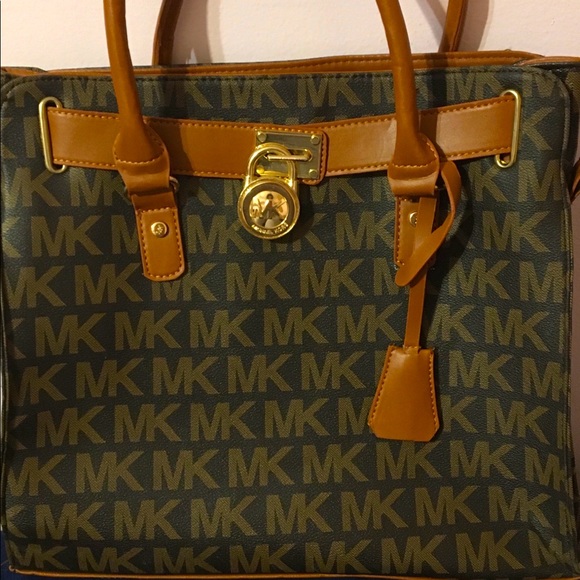 Michael Kors lock and key purse - Picture 1 of 3